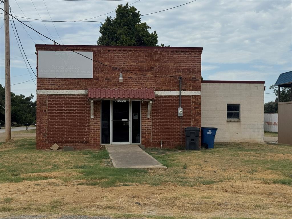 201 E Crockett Street - Photo 1