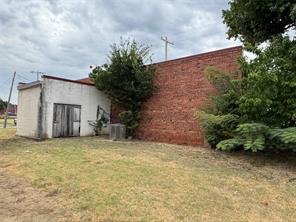 201 E Crockett Street - Photo 11