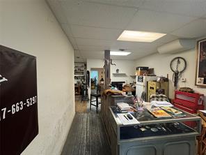 201 E Crockett Street - Photo 9