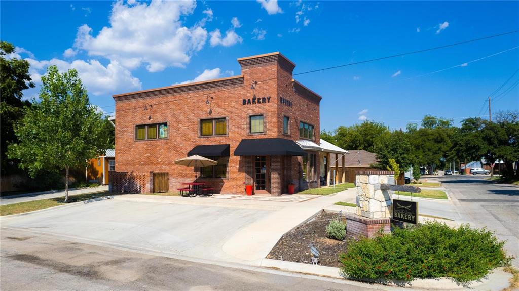 301 E Brown Street - Photo 3
