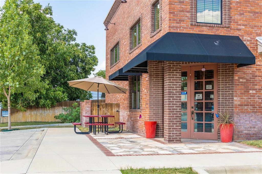 301 E Brown Street - Photo 5