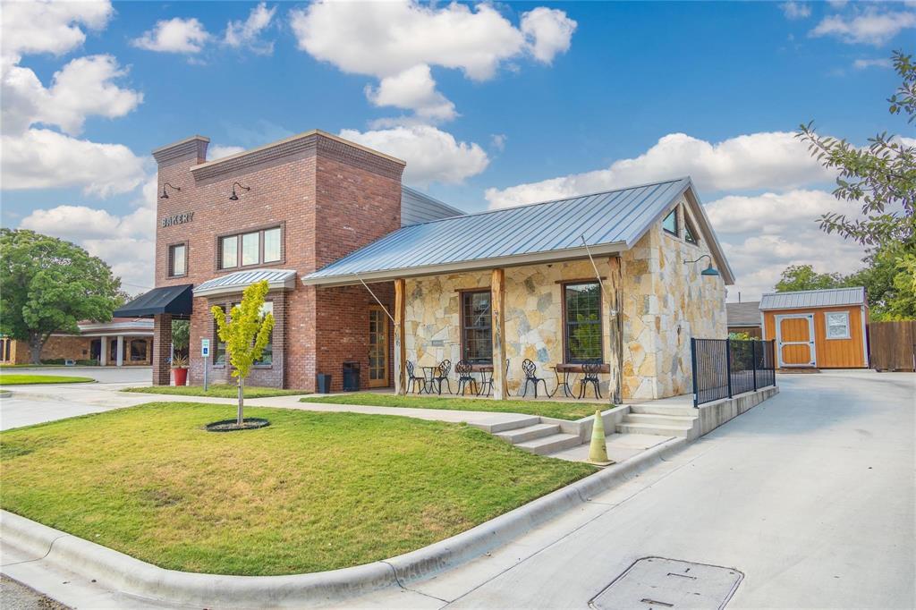 301 E Brown Street - Photo 6