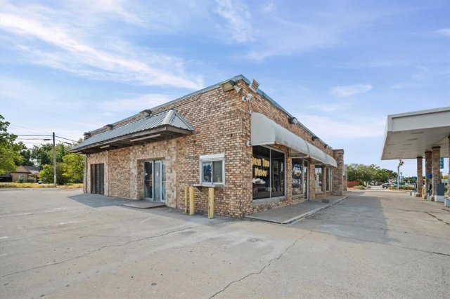 407 W Ennis Avenue