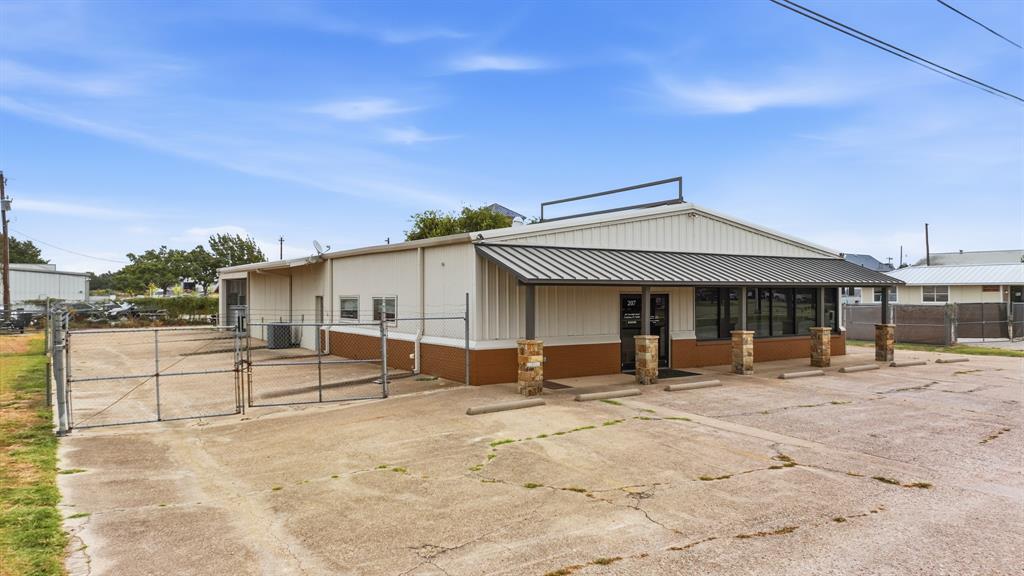 207 Eastridge Road - Photo 1