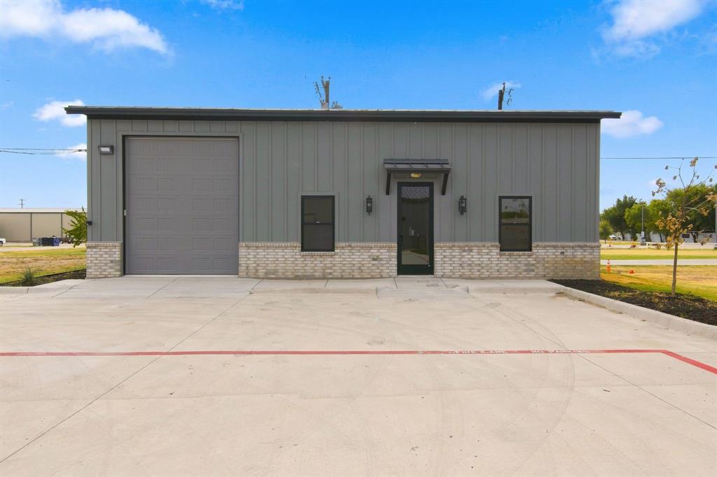 108 E 6th Street - Photo 1
