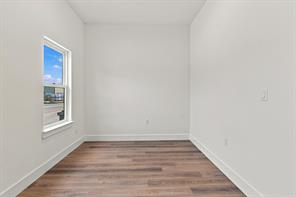 108 E 6th Street - Photo 5