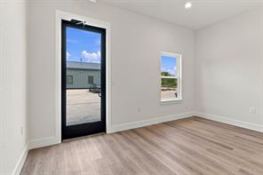 108 E 6th Street - Photo 6