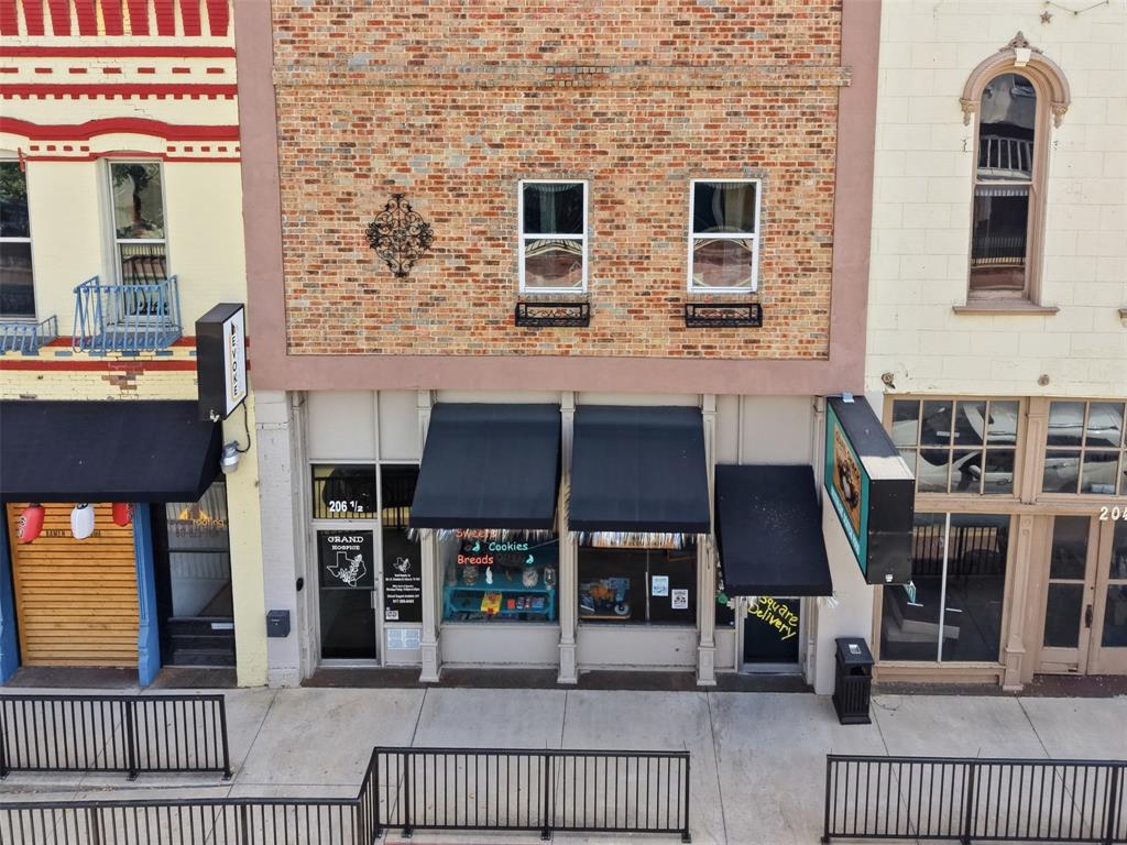 206 E Chambers Street - Photo 1