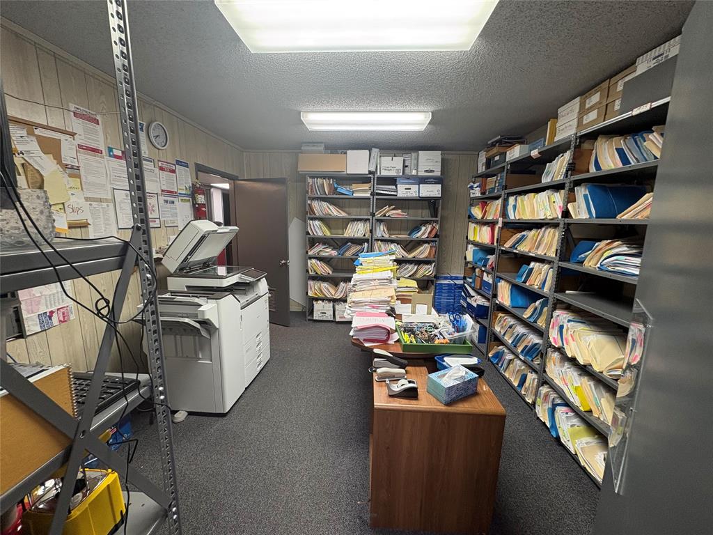 905 N Travis Street - Photo 10