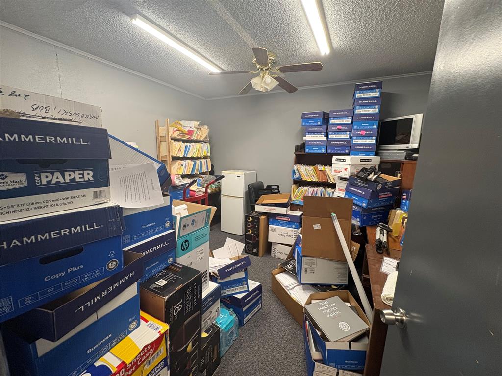 905 N Travis Street - Photo 19