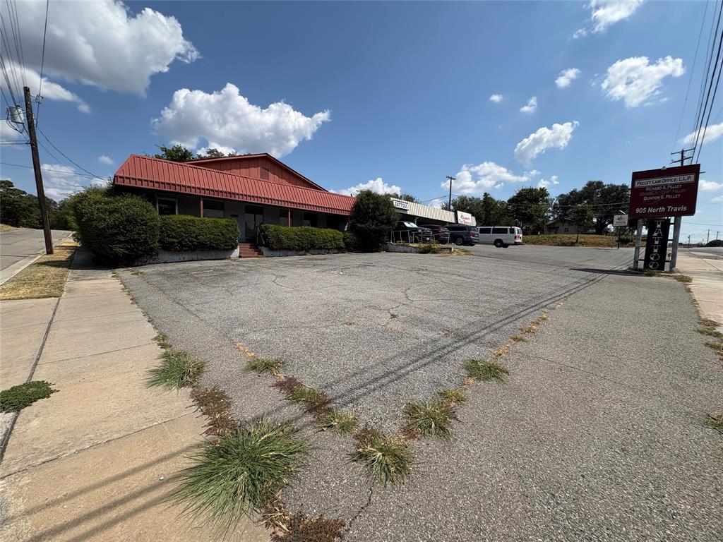 905 N Travis Street - Photo 3