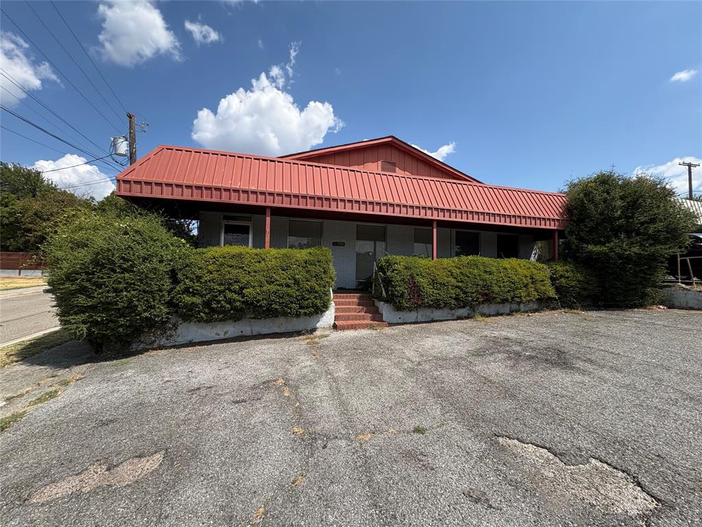 905 N Travis Street - Photo 4