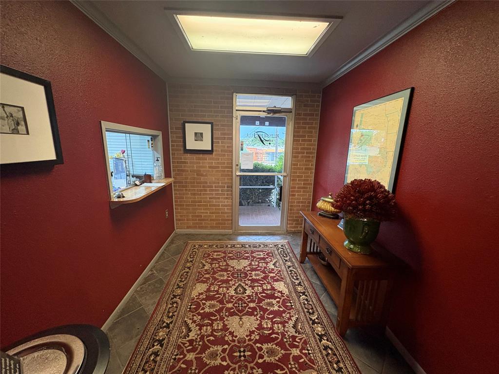905 N Travis Street - Photo 6