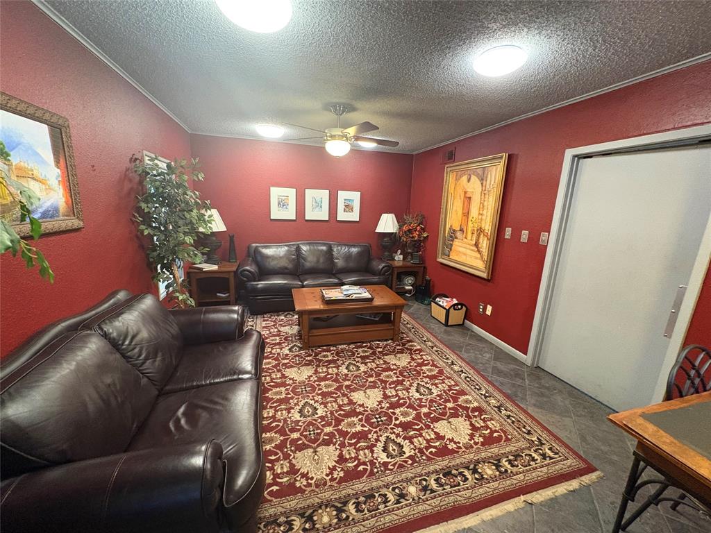 905 N Travis Street - Photo 7