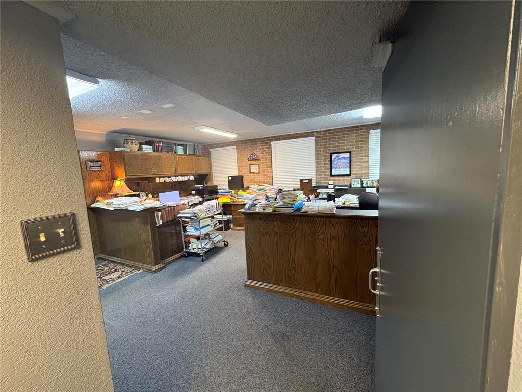 905 N Travis Street - Photo 8