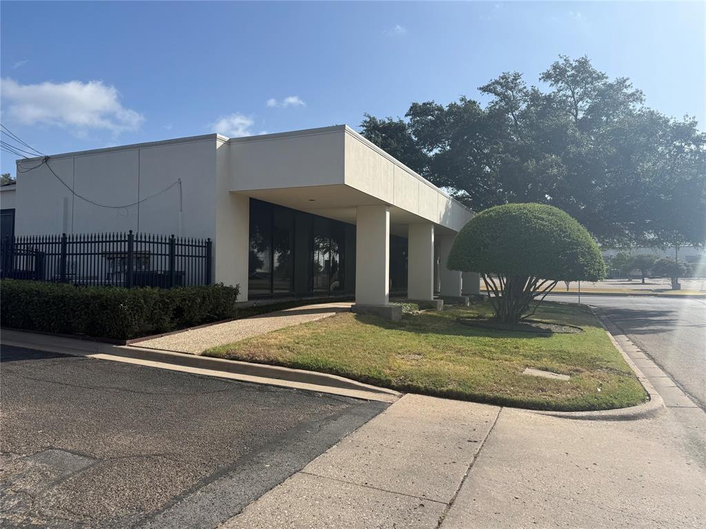 1600 Lake Air Drive - Photo 1