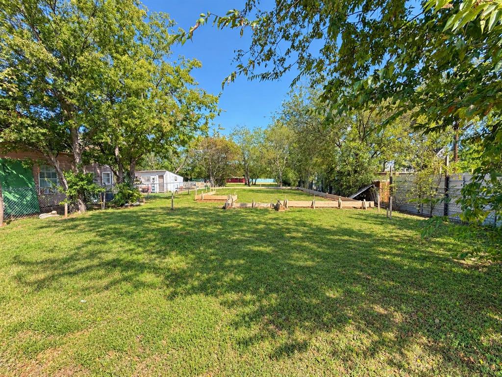 1009 1st Avenue - Photo 1