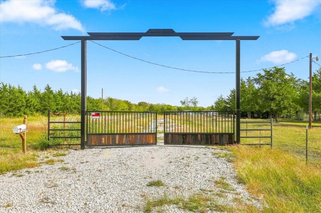 225-227 County Road 3731