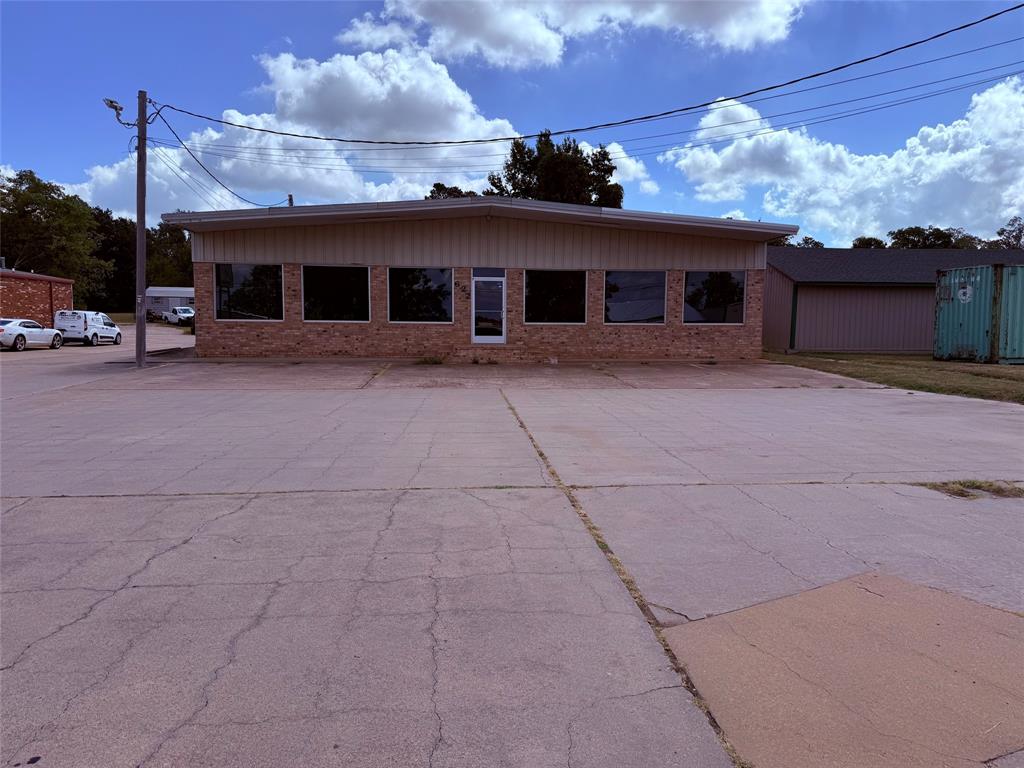 622 W Broadway Street - Photo 1