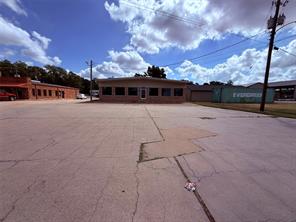 622 W Broadway Street - Photo 2