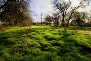111 N Stadium Drive - Photo 2