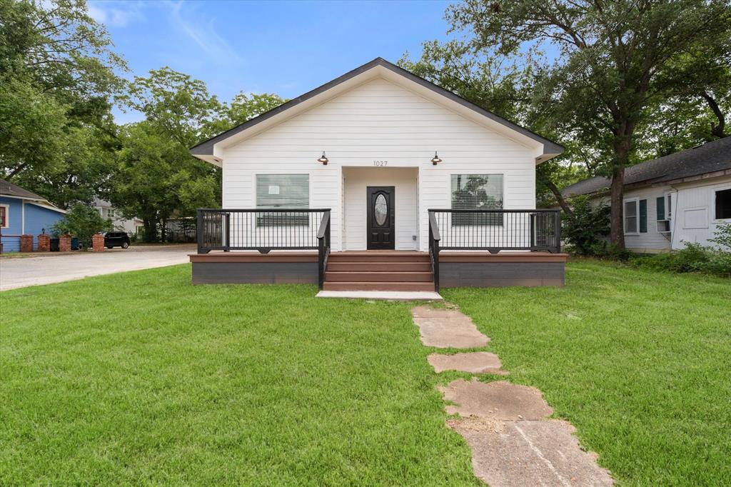 1027 W 2nd Avenue - Photo 1