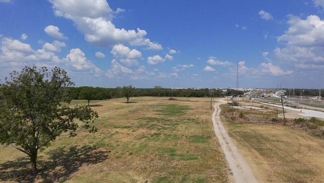 2235 N Interstate 35 - Photo 1