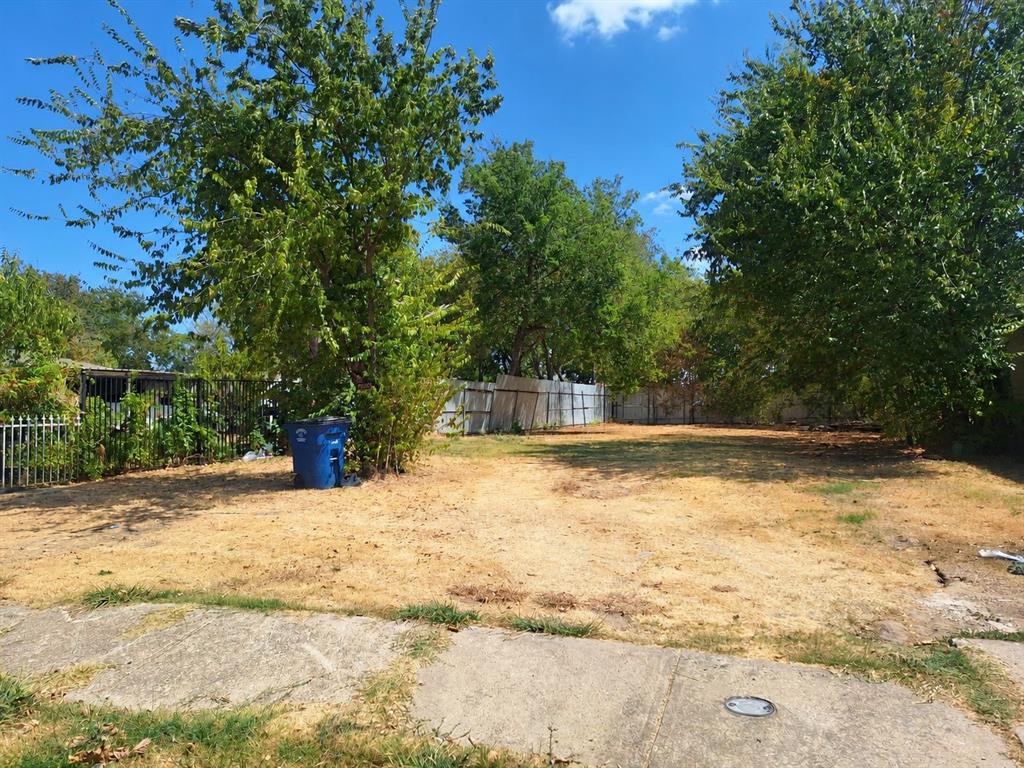 4122 Vineyard Drive - Photo 2