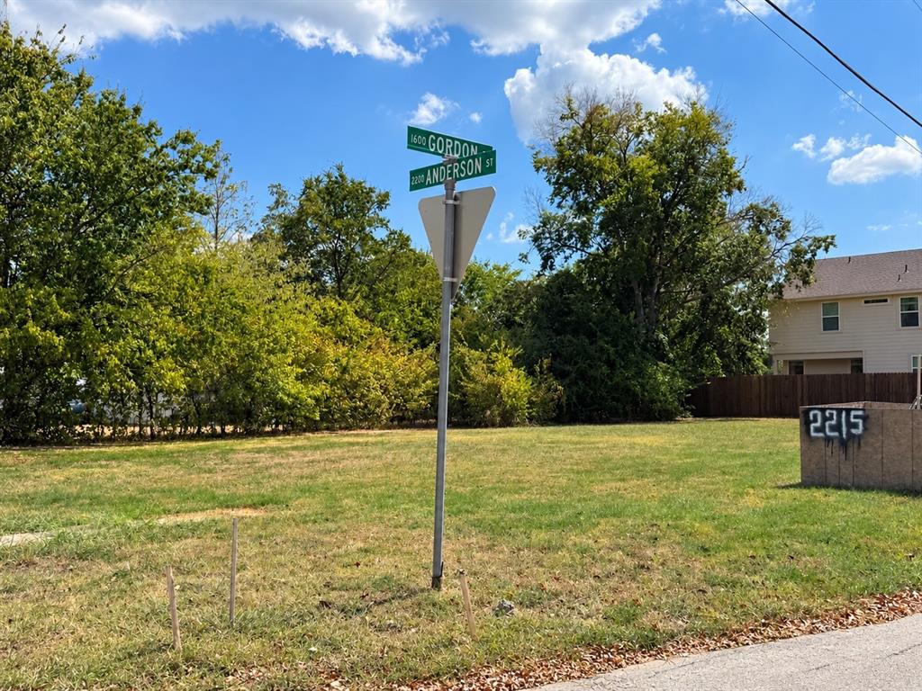 2215 Anderson Street - Photo 4