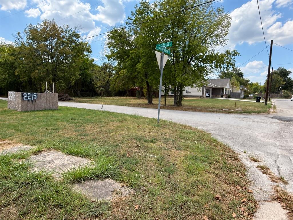 2215 Anderson Street - Photo 6