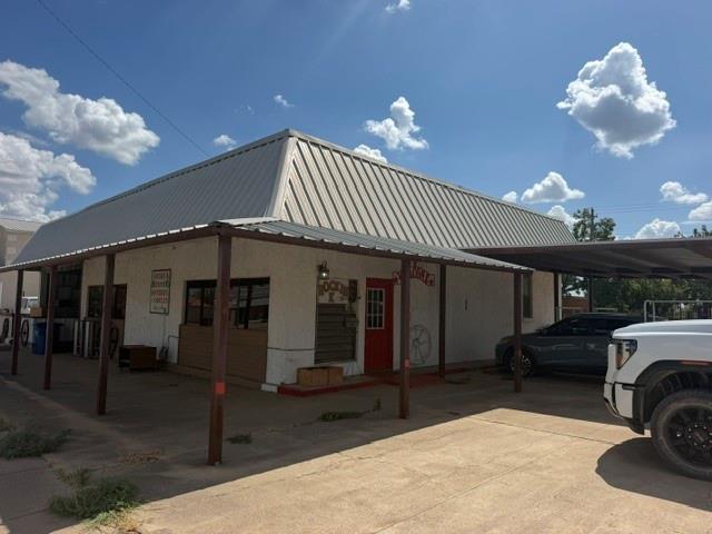 215 W 8th Street - Photo 1
