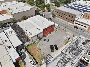 207 S Travis Street - Photo 3