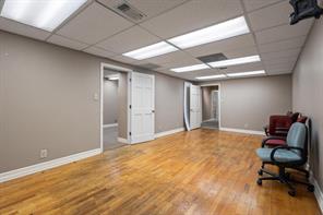 111 S Travis Street - Photo 18