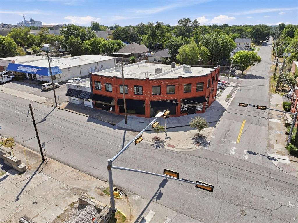 330 W Lamar Street - Photo 1