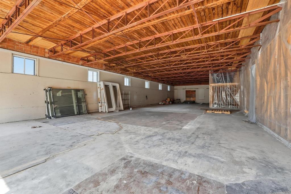 211 W Lamar Street - Photo 1