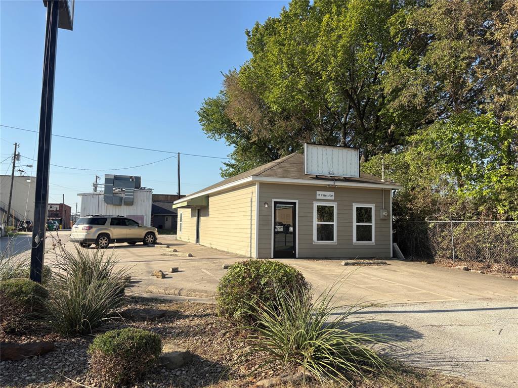 111 W 5th Street - Photo 1