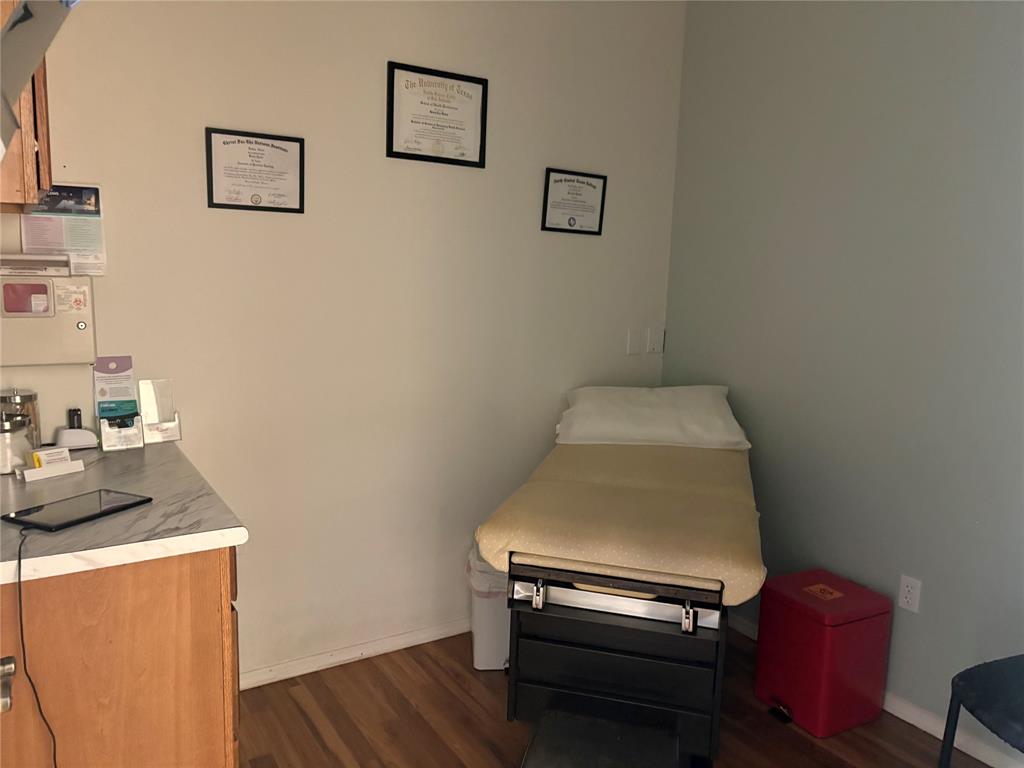 111 W 5th Street - Photo 10