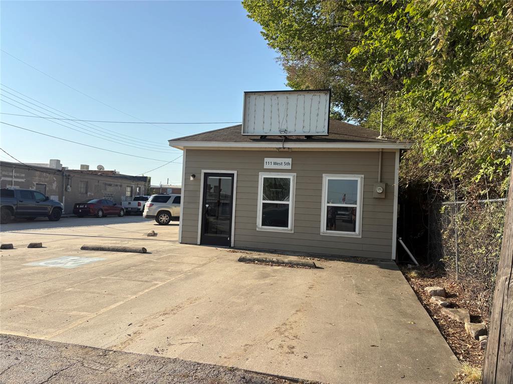 111 W 5th Street - Photo 2