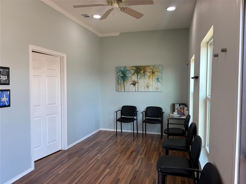 111 W 5th Street - Photo 4