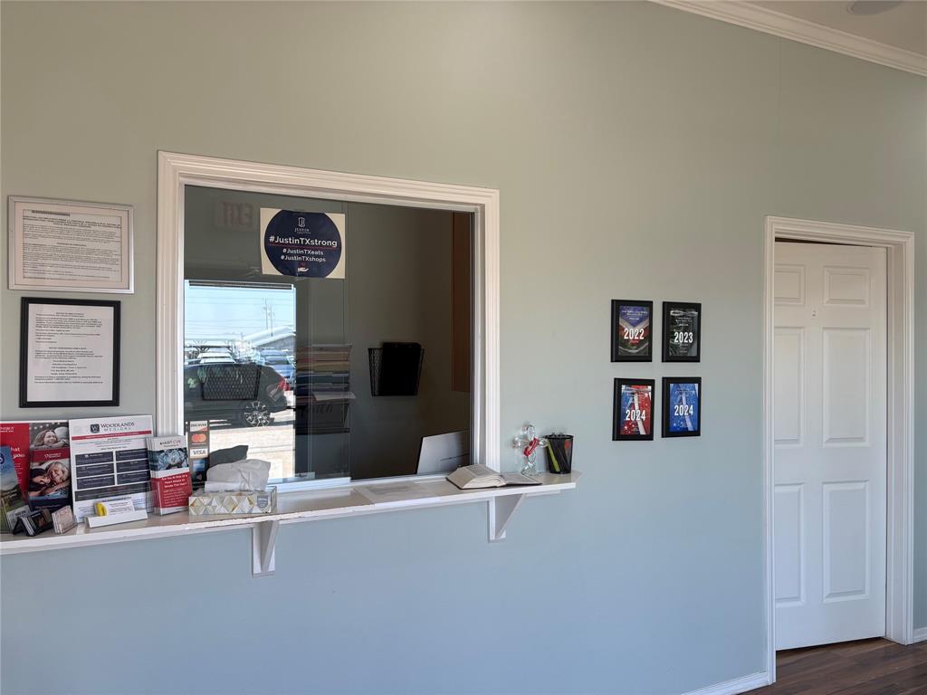 111 W 5th Street - Photo 5