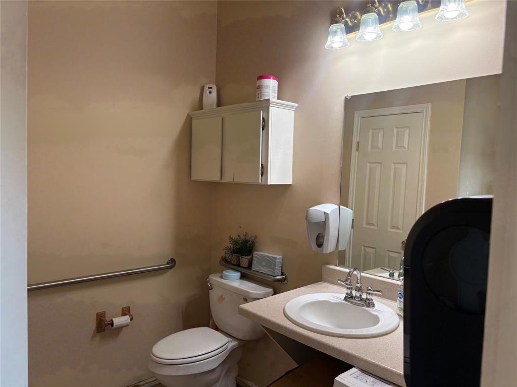 111 W 5th Street - Photo 7