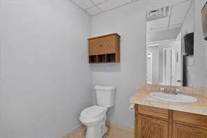 200 E Main Street - Photo 24