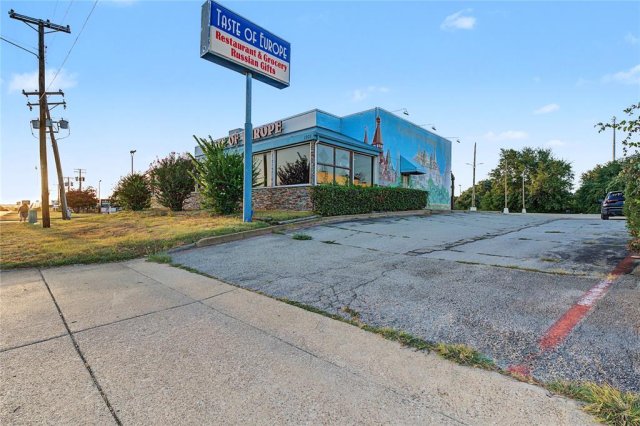 1901 W Pioneer Parkway