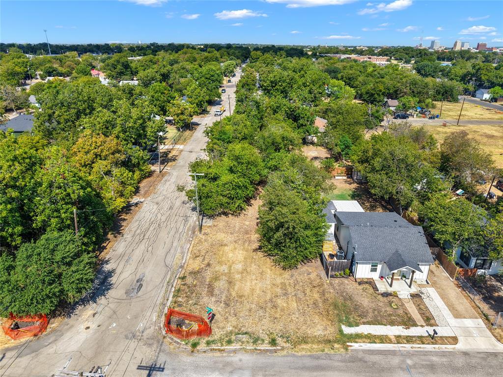 1525 Baylor Avenue E - Photo 1