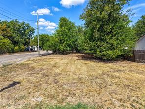 1525 Baylor Avenue E - Photo 2