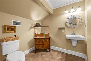 2424 Austin Avenue - Photo 11