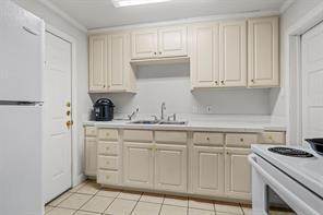 2424 Austin Avenue - Photo 32