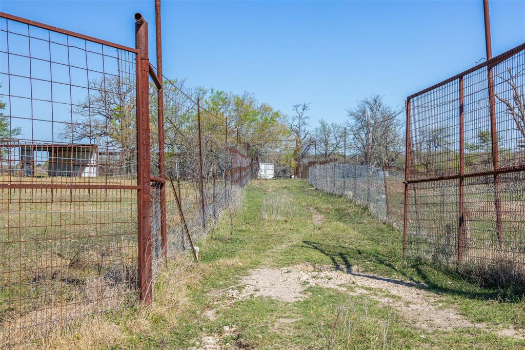 2313 E US Highway 79 - Photo 9