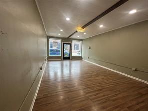 119-121 E Wall - Photo 7
