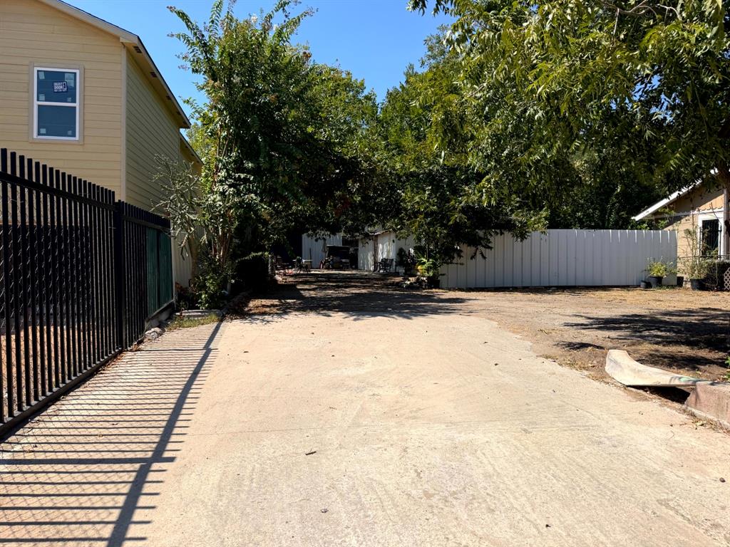 420 Sunset Lane - Photo 1